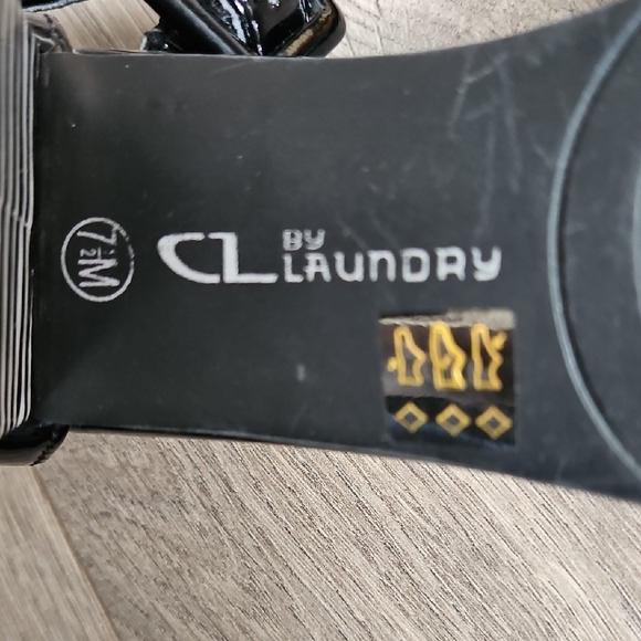 2/$20 Chinese Laundry - Black and White Striped Women's Sandals - Size 7.5 - Picture 4 of 4